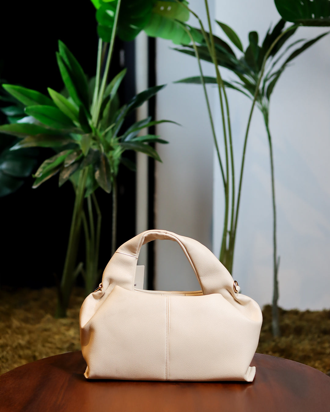 sleeky beige